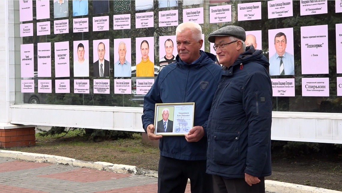 В Пензе обновили Галерею почета работников дорожного хозяйства