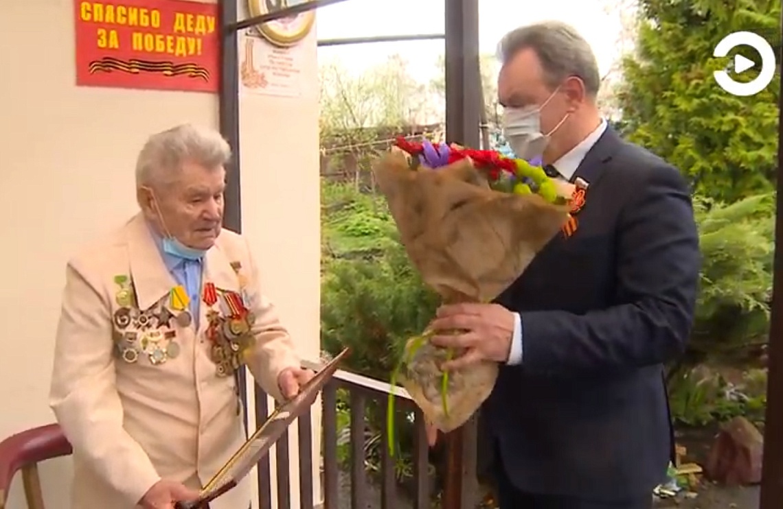 «Самый добрый человек». В Рамзае поздравили ветерана Александра Дручкова