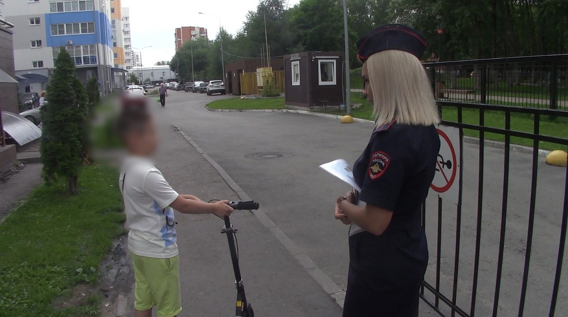 В Пензе сотрудники ГИБДД провели акцию «Безопасный двор»