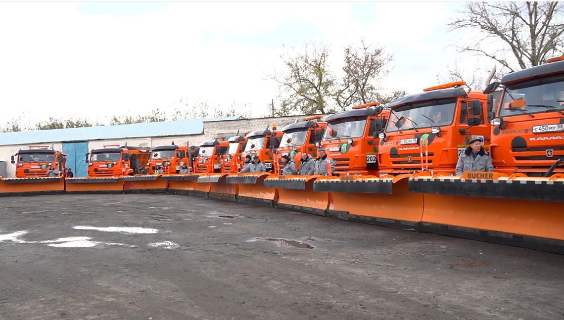 Губернатор Олег Мельниченко осмотрел новую технику, которая поступила в распоряжение «Пензавтодора»