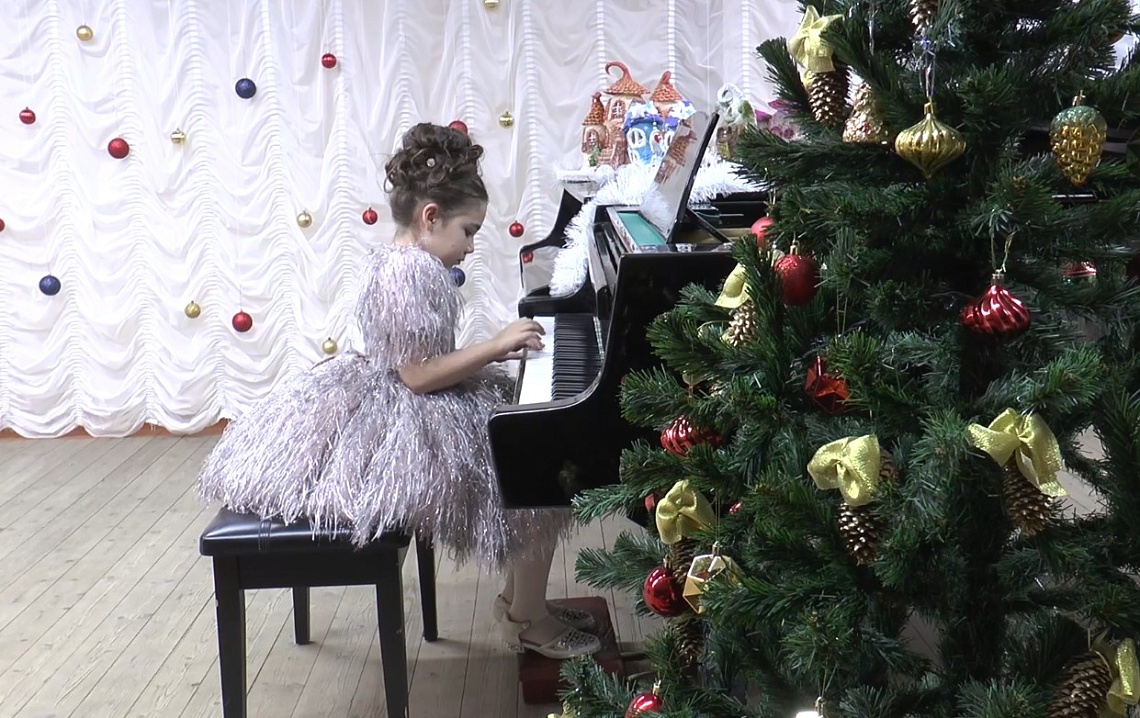 В детской школе искусств Каменского района новогодние и рождественские вечера проходят в новом формате