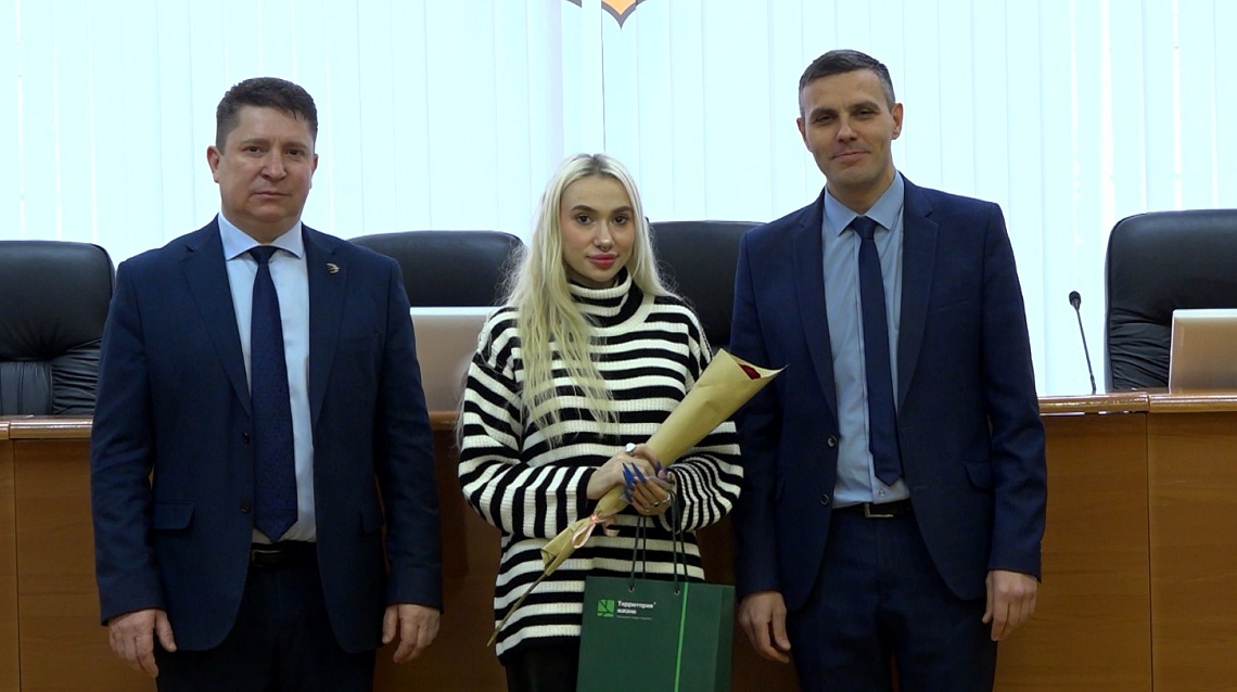 В Пензе детям-сиротам выдали квартиры