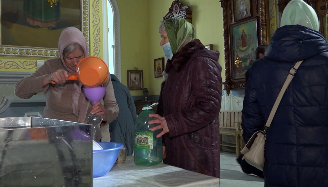 В церквях Пензенской области начали освящать воду к празднику Богоявления
