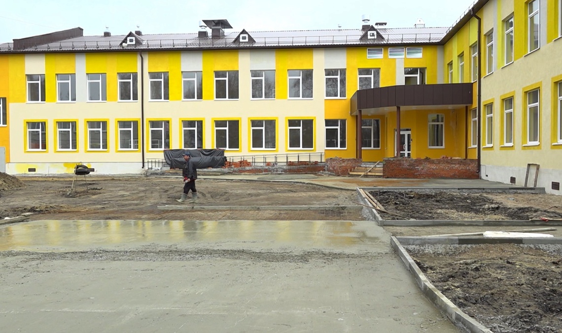 В поселке Мичуринском подходит к завершению строительство нового корпуса школы