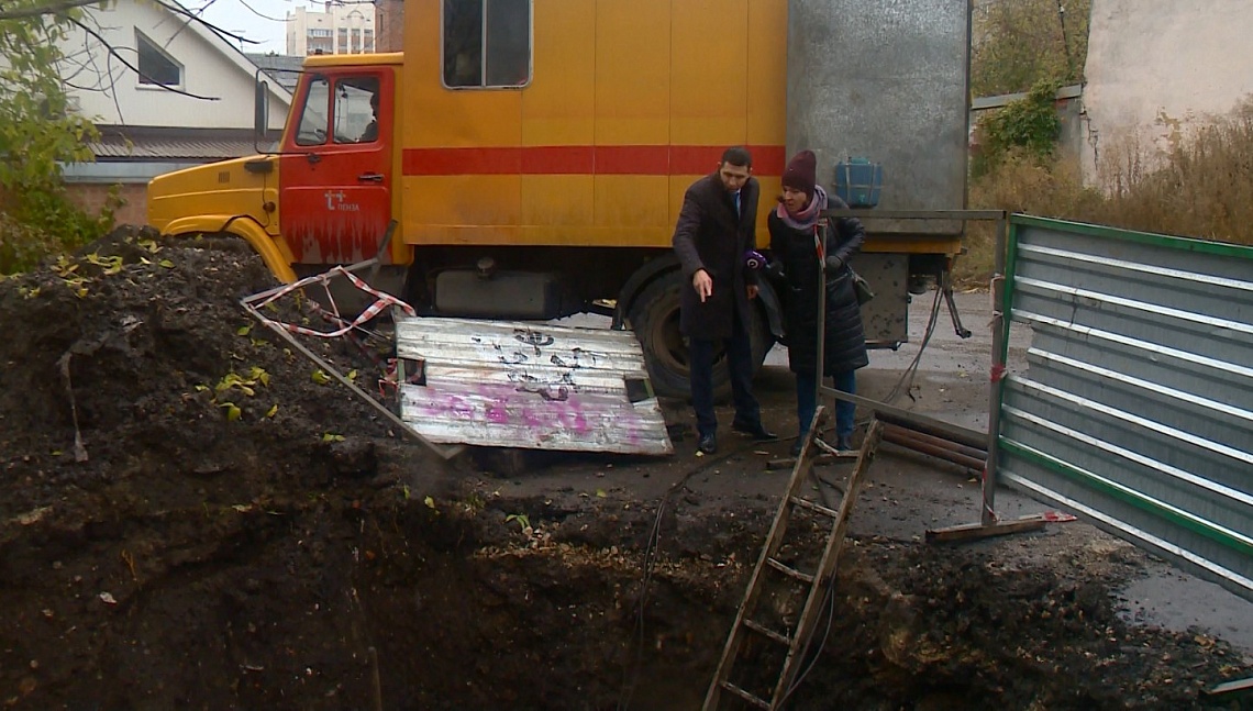 В доме на улице Калинина в Пензе из-за затянувшихся коммунальных работ отключили горячую воду и отопление