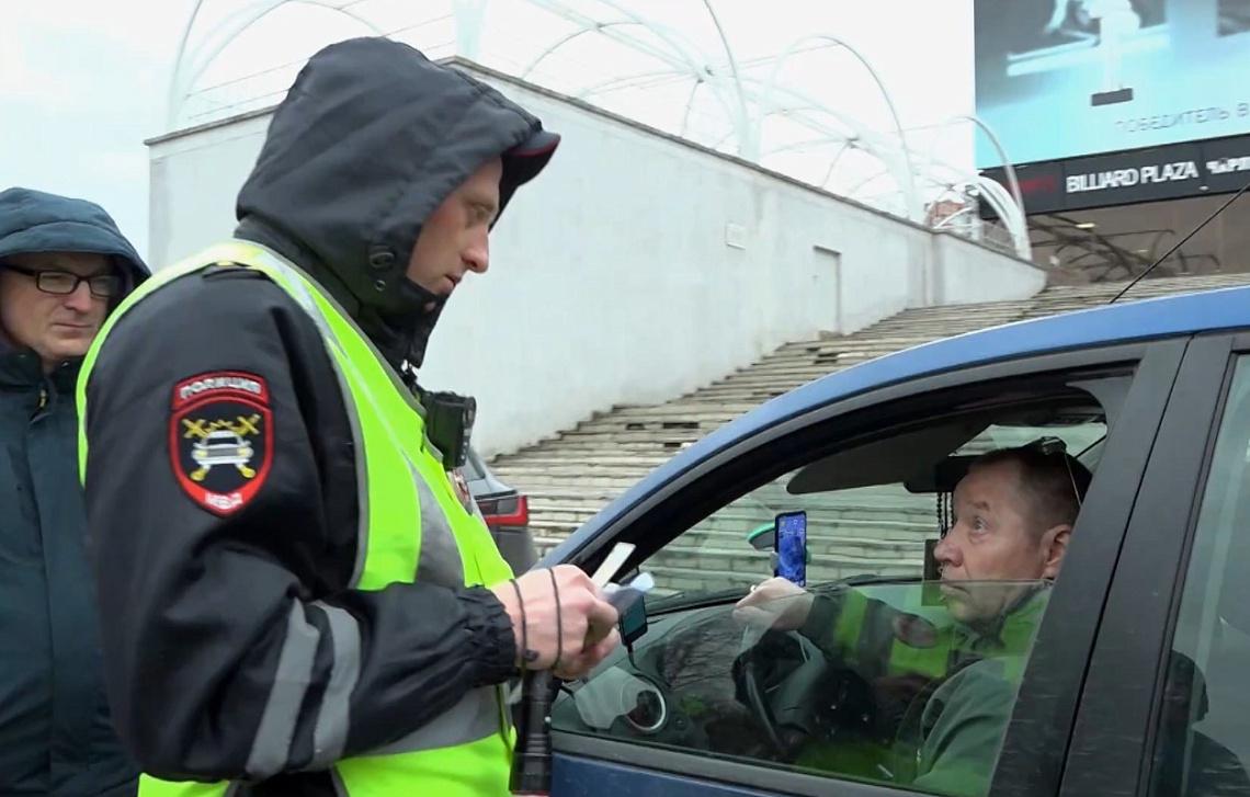 В Пензе сотрудники ГИБДД и активисты Народного фронта впервые провели совместную акцию «За безопасные автоперевозки»