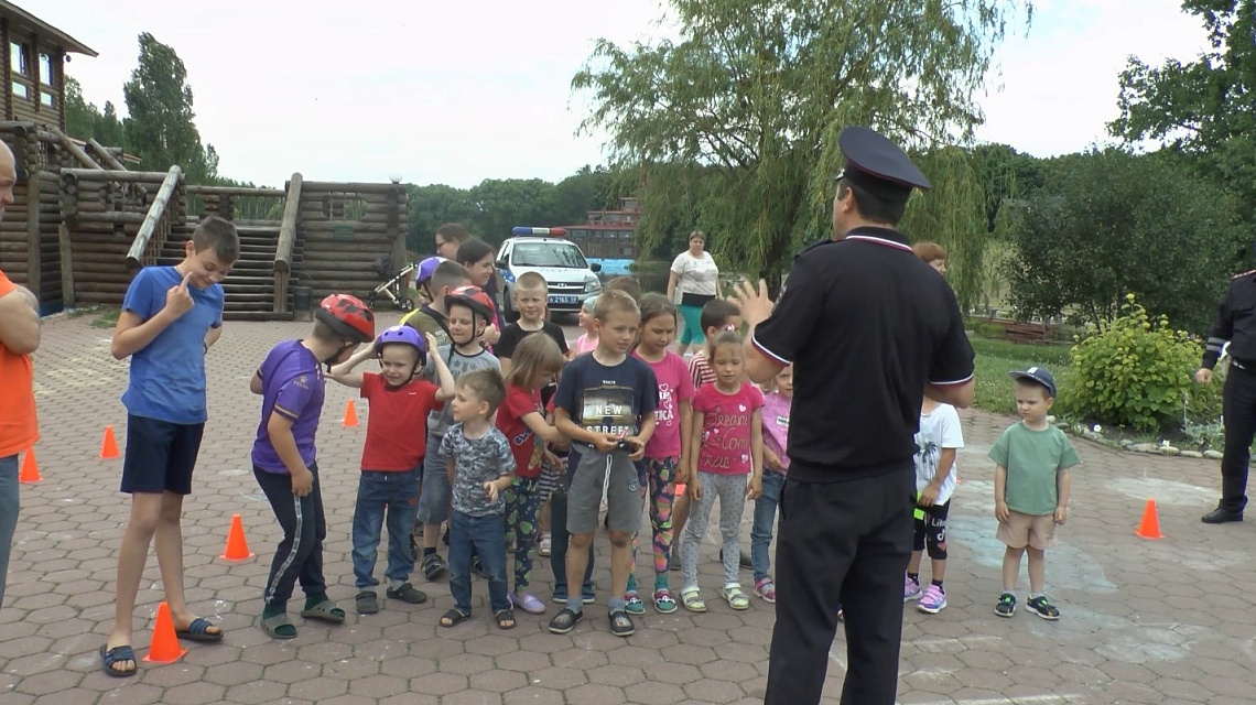 В Пензе сотрудники Госавтоинспекции провели урок безопасности для эвакуированных из Белгородской области