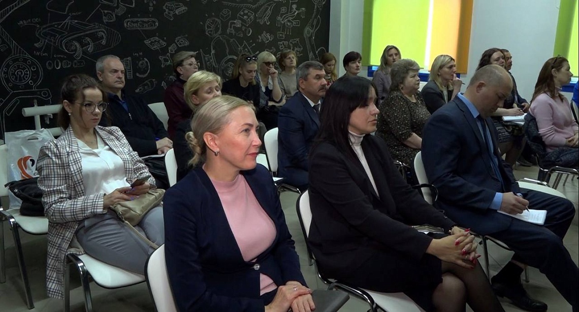 В «Кванториуме НЭЛ» педагоги обсудили проблемы в системе допобразования