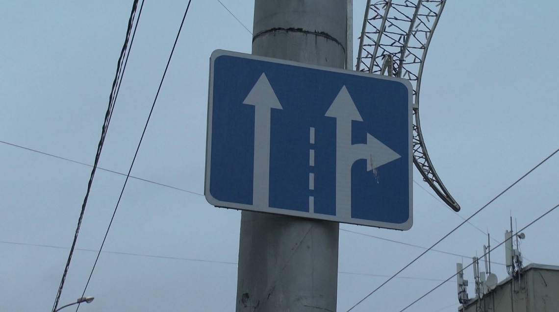 Сотрудники ГИБДД вновь напомнили водителям схему проезда на перекрестке улиц Кулакова и Суворова