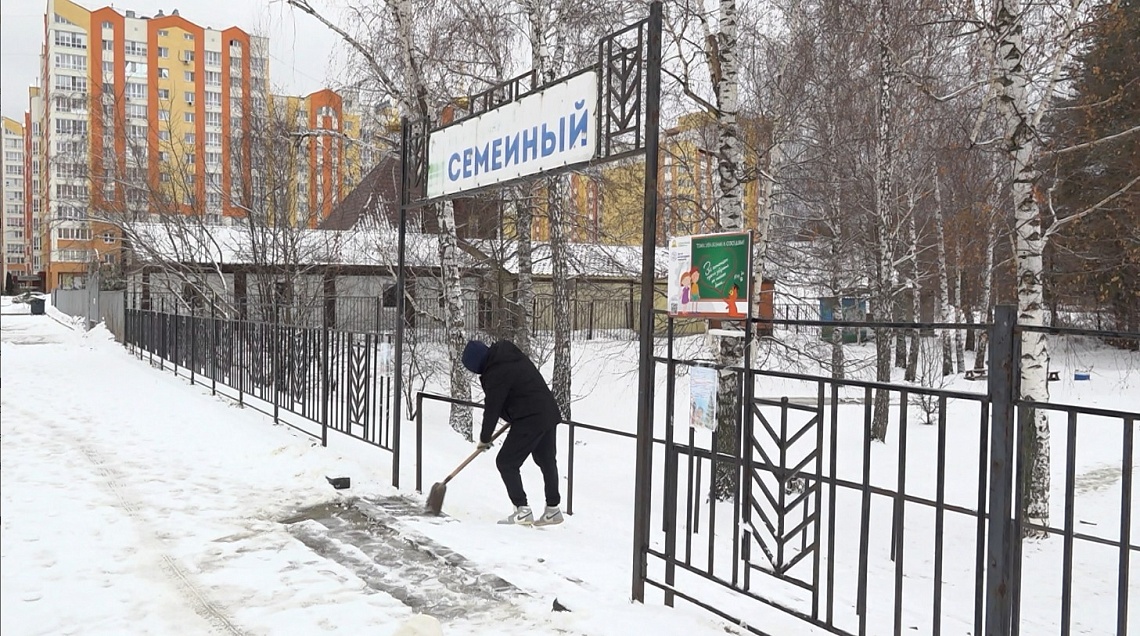В Пензе коммунальные службы борются с гололедом