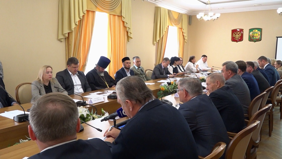 В правительстве Пензенской области состоялось первое пленарное заседание обновленного состава Общественной палаты региона