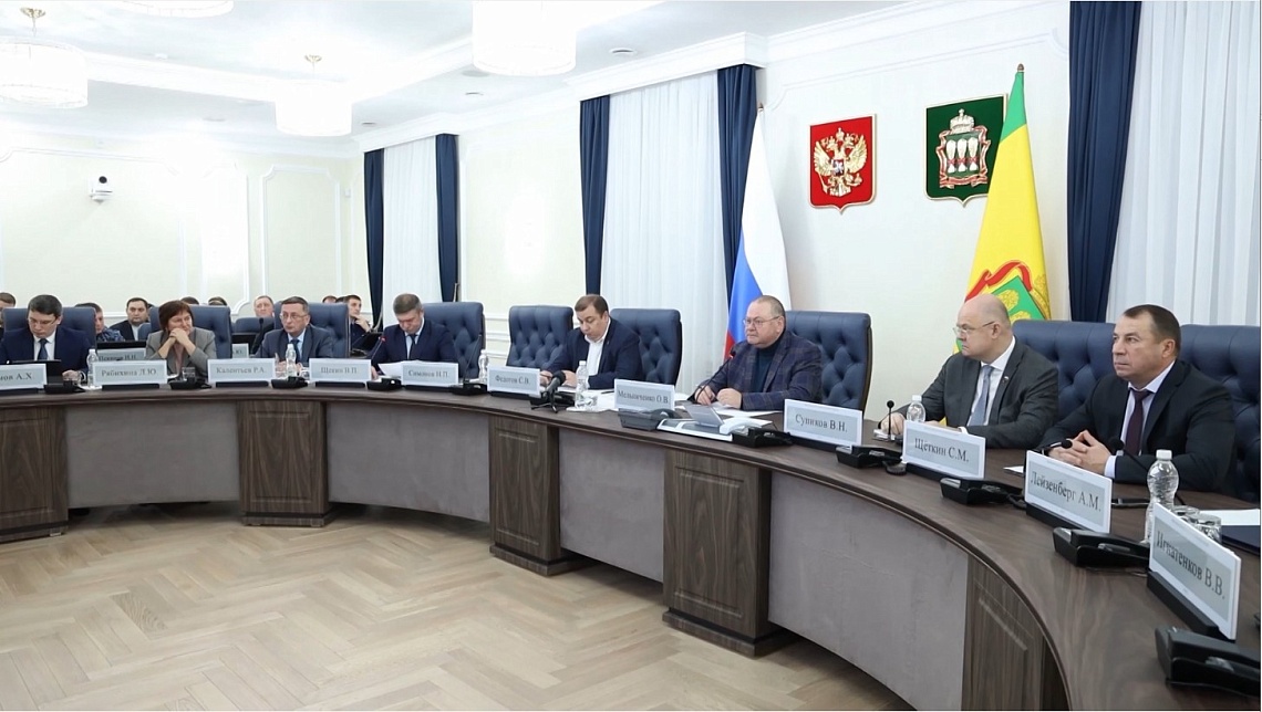 Губернатор Олег Мельниченко потребовал изменить работу городской администрации