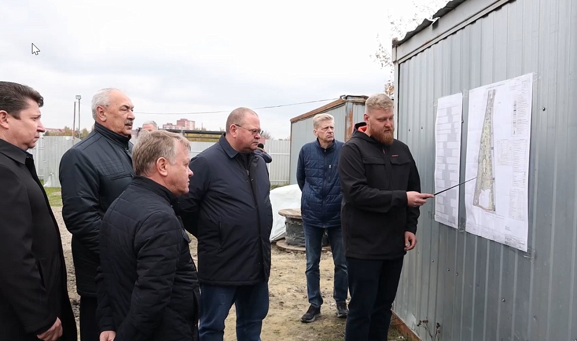 Олег Мельниченко призвал разрывать контракты с подрядчиками, которые срывают сроки выполнения работ