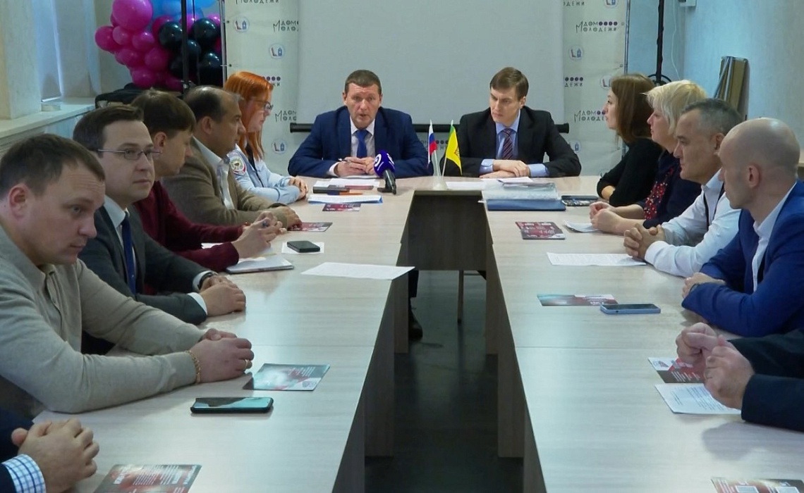 В пензенском Доме молодежи состоялось заседание круглого стола