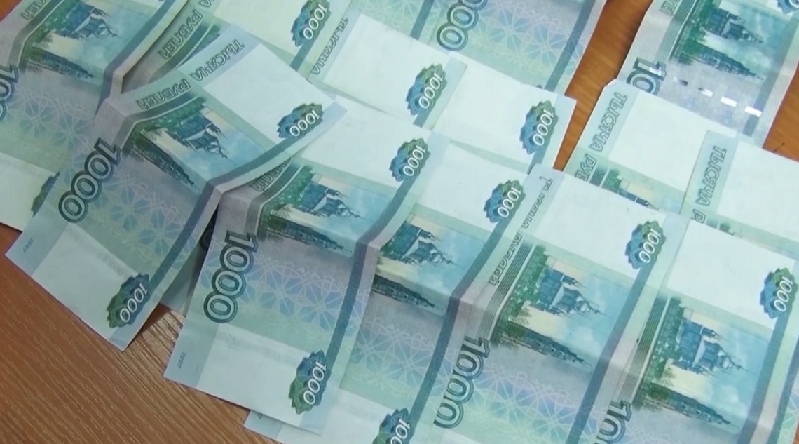 В Ахунах мужчина напал на товарища и забрал у него 50 000 рублей