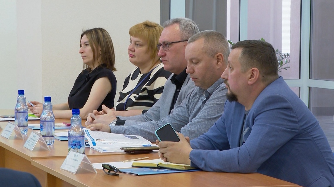 В Пензе новый уполномоченный по правам человека провел встречу с представителями Общественной палаты и некоммерческих организаций