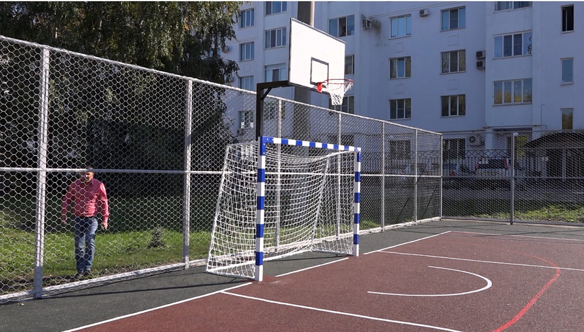 В Пензе на территории второго корпуса лицея №2 открыли современную многофункциональную площадку