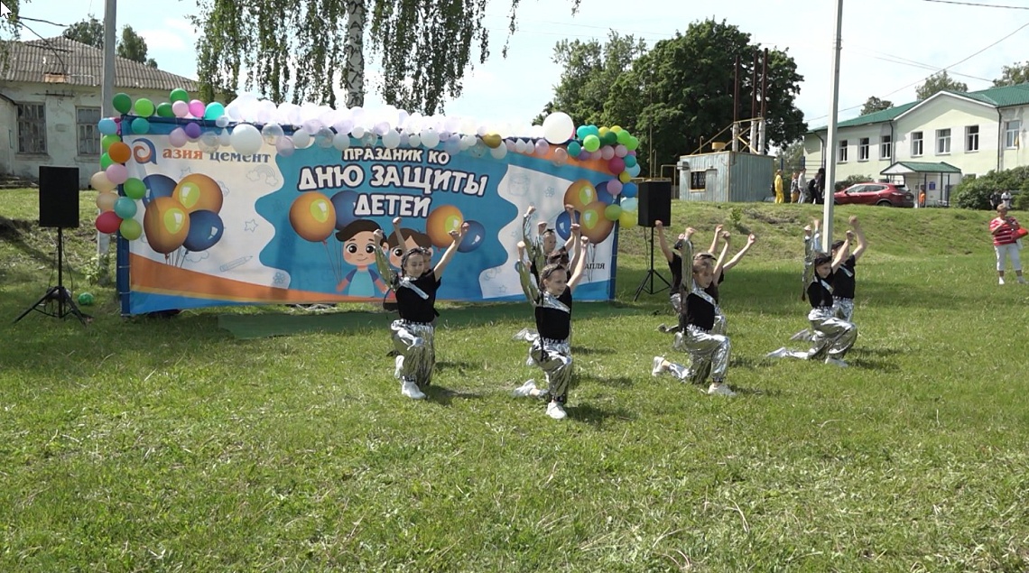 Компания «Азия Цемент» подарила праздник детям Никольского района Компания «Азия Цемент» подарила праздник детям Никольского района