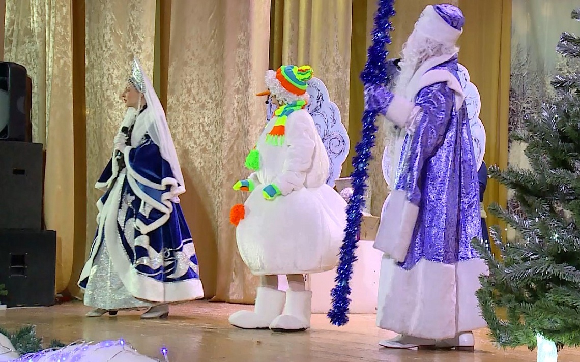 В бессоновском Доме культуры детям мобилизованных жителей района подарили концерт