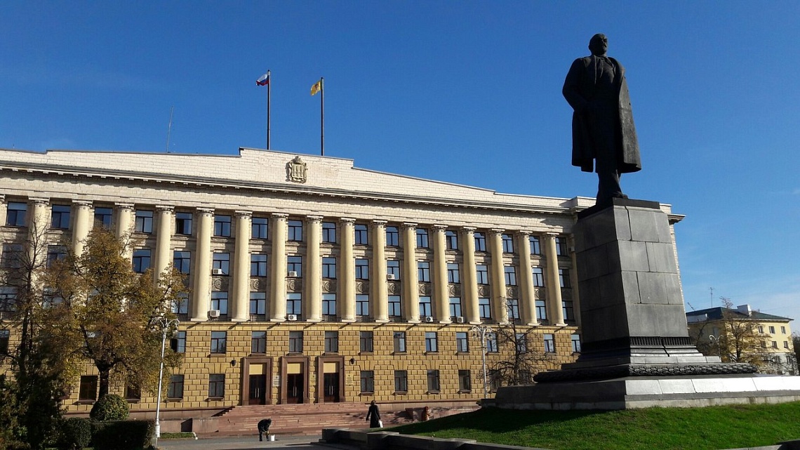 Белозерцев наградил Октября Желтикова медалью