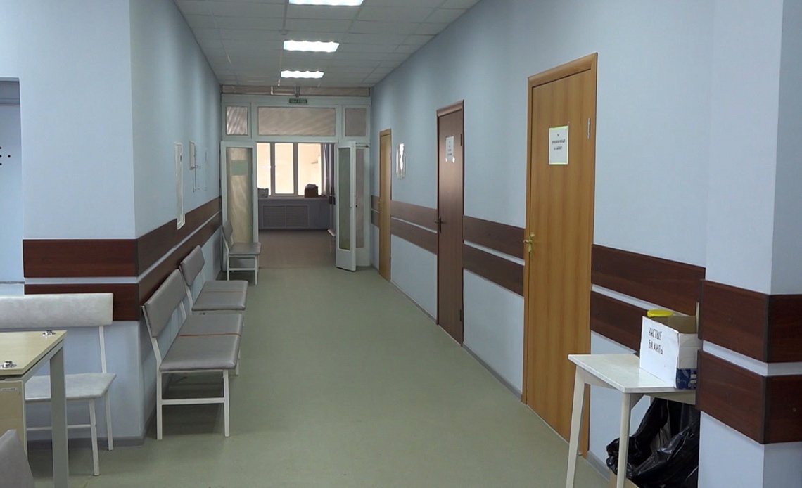 Пензенские больницы готовят резервы к встрече с «омикроном»: репортаж из поликлиники №2