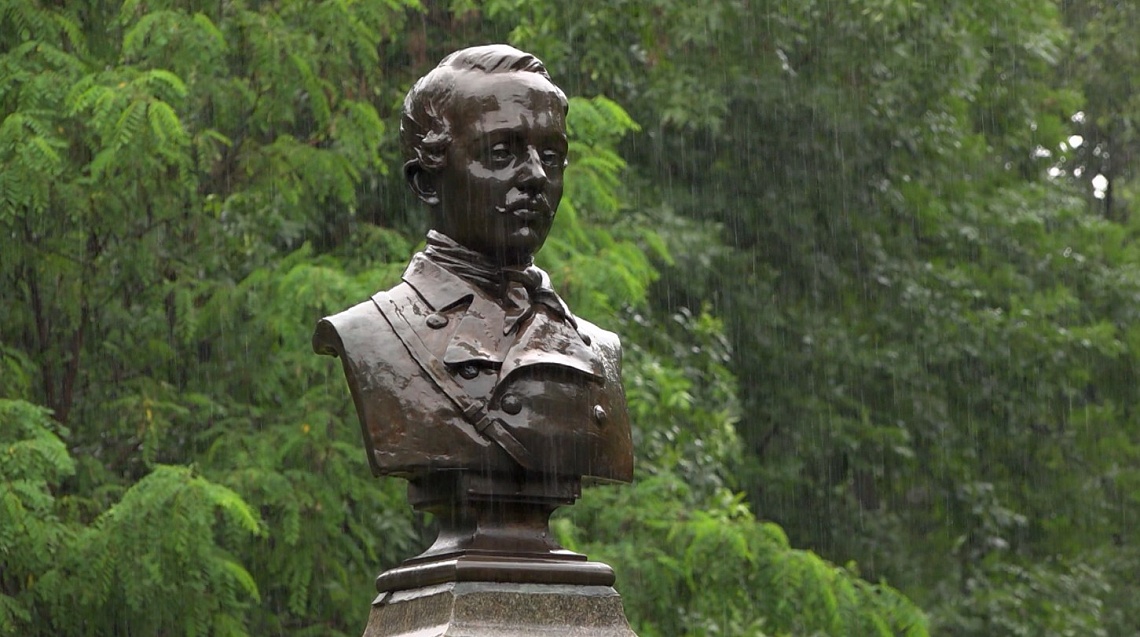 В Пензе возложили цветы к бюсту М. Ю. Лермонтова