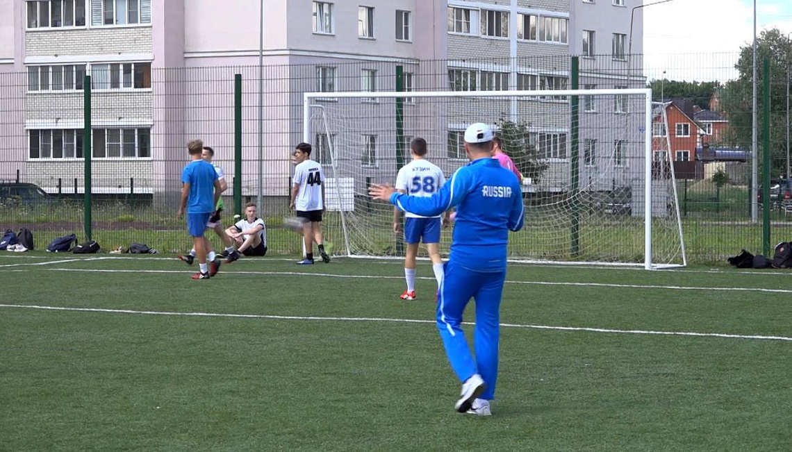 В школе №78 прошел  футбольный турнир среди дворовых команд Октябрьского района