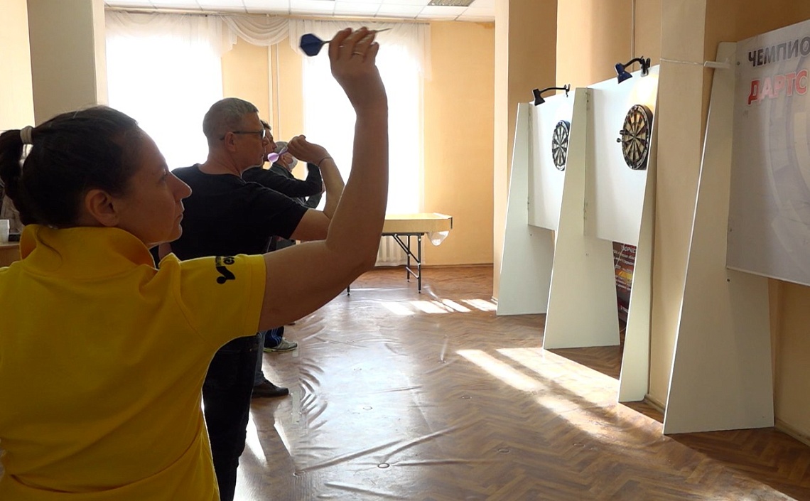 В историческом здании библиотеки имени Лермонтова на улице Белинского собрались любители дартса