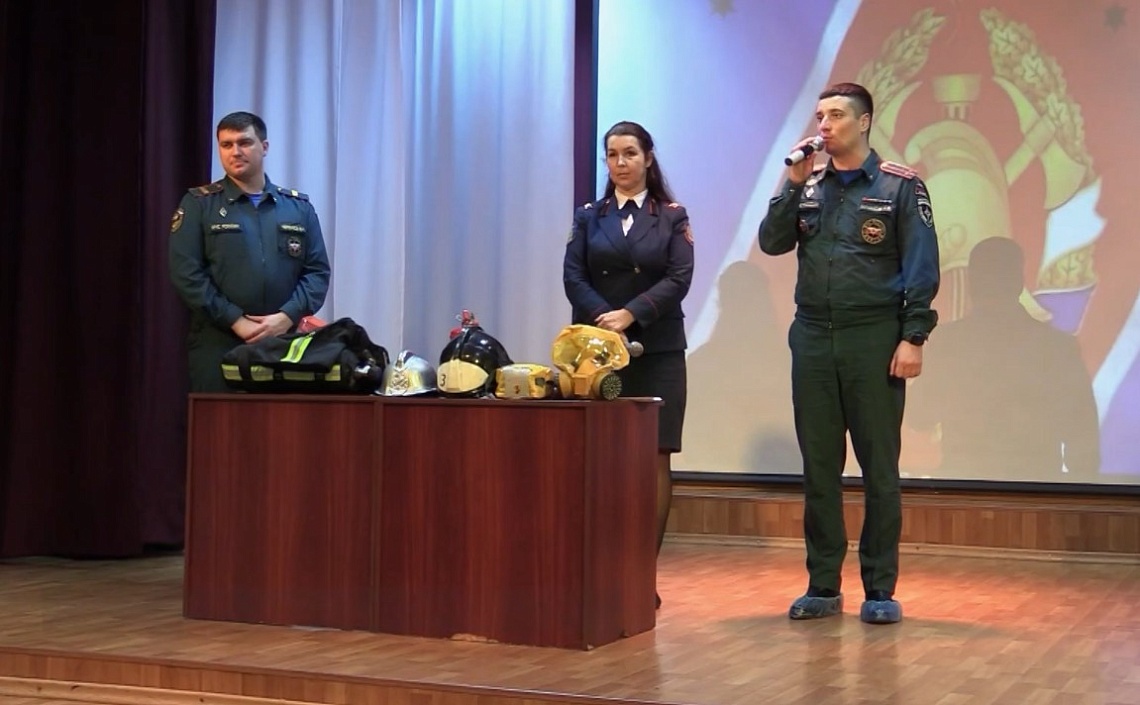 Сотрудники МЧС ведут активную профилактическую работу с целью предотвращения пожаров