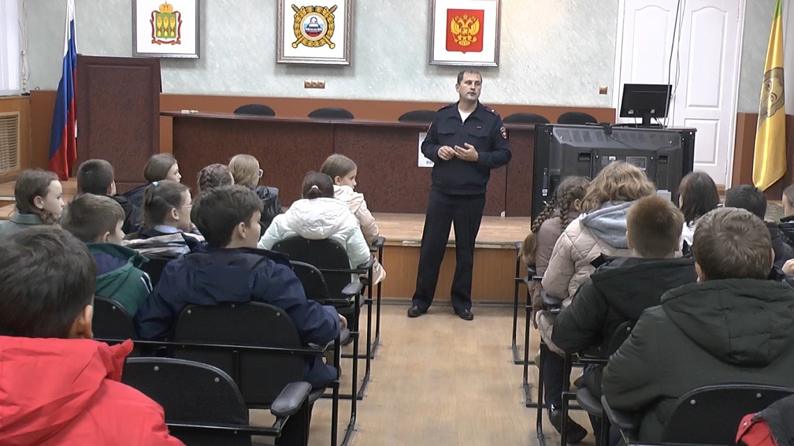 Сотрудники регуправления ГИБДД пригласили к себе в гости учащихся пензенской школы №66