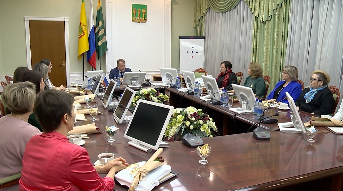 Александр Басенко поздравил женщин с предстоящим Днем матери