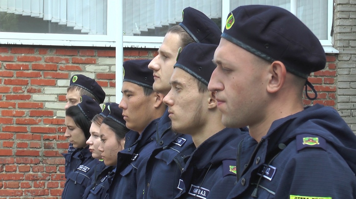 В Каменке в праздничной обстановке проводили в армию бойцов отряда содействия полиции «Тигр»