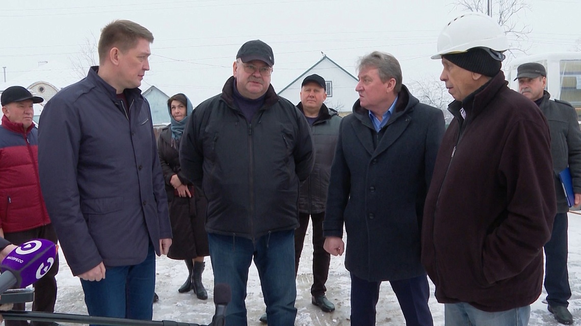 Губернатор Олег Мельниченко проконтролировал ход реализации пилотного проекта по повышению рождаемости в Земетчинском районе