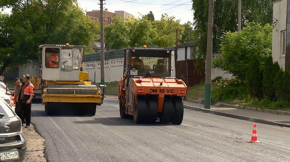 В Пензе в рамках национального проекта «Безопасные качественные дороги» заменяют покрытия проезжей части и тротуаров