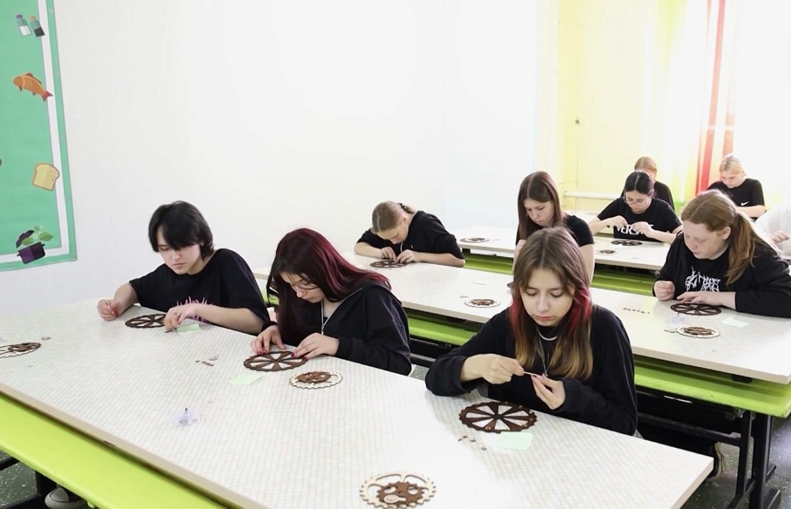 Сотрудники Центра молодежного инновационного творчества провели в оздоровительном лагере «Заря» мастер-классы