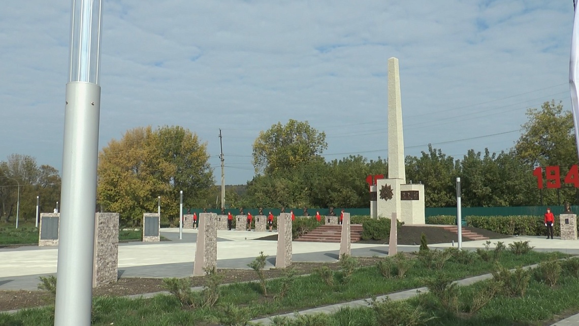 В Каменке после ремонта открыли площадь Победы