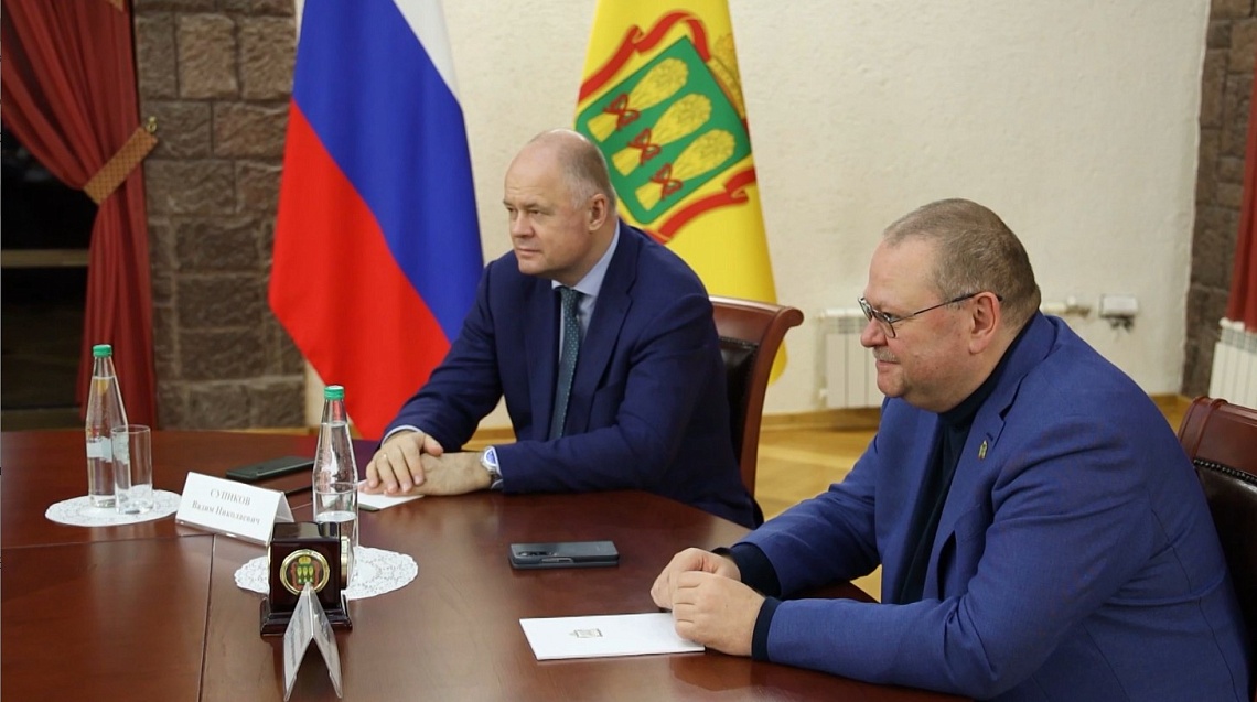 Зампред Совета Федерации Константин Косачев и губернатор Олег Мельниченко провели рабочую встречу