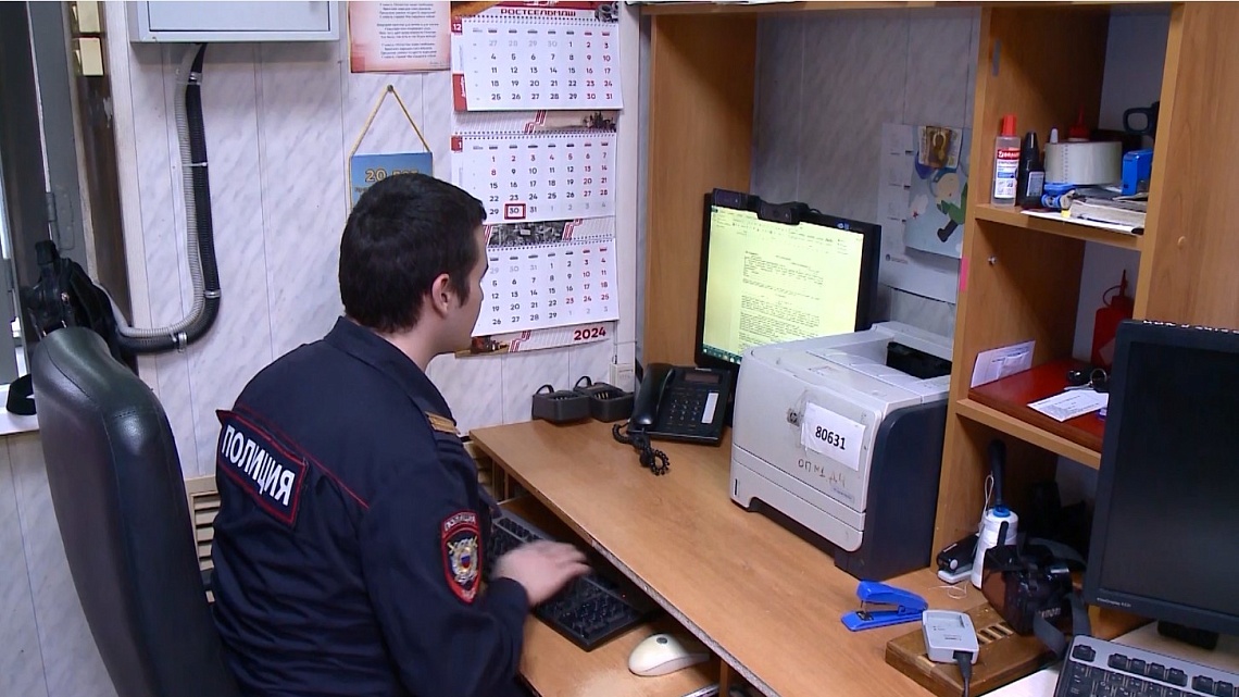 Пензенец с прилавка магазина похитил смарт-часы