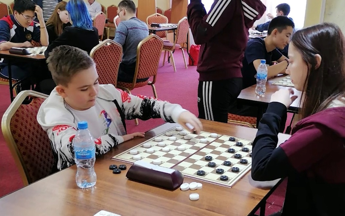 Юные пензенские шахматисты вернулись со всероссийского турнира с призовыми местами Юные пензенские шахматисты вернулись со всероссийского турнира с призовыми местами