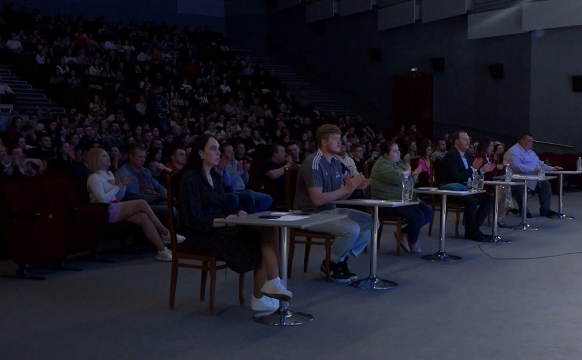 В кино-концертном зале «Пенза» выступали весёлые и находчивые