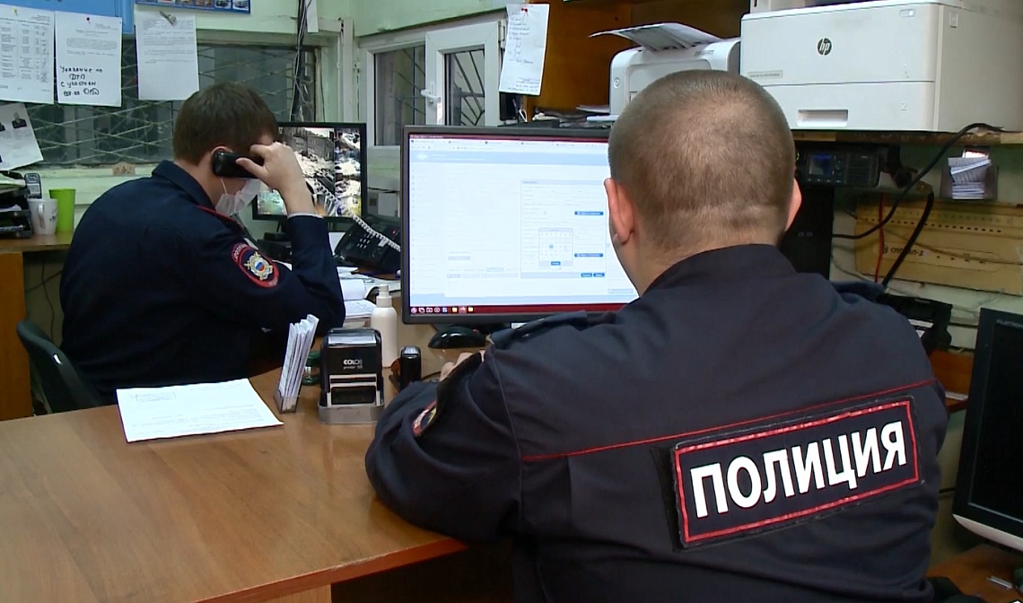 В Пензе полицейские наградили девушку, которая оказала помощь в поиске ребенка
