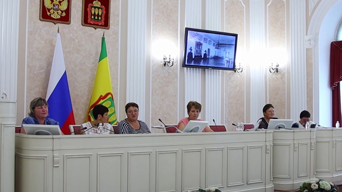 В региональном ЗакСобре прошла встреча с клубом замещающих родителей