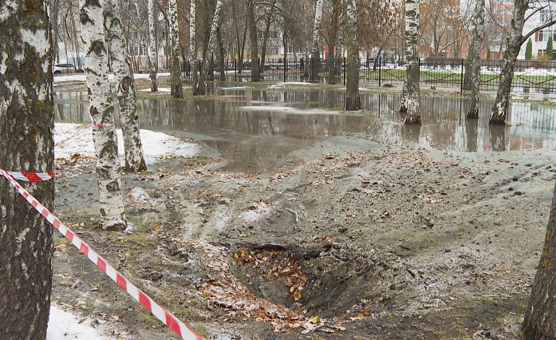 В Пензе на улице Тернопольской этим утром произошел порыв трубы