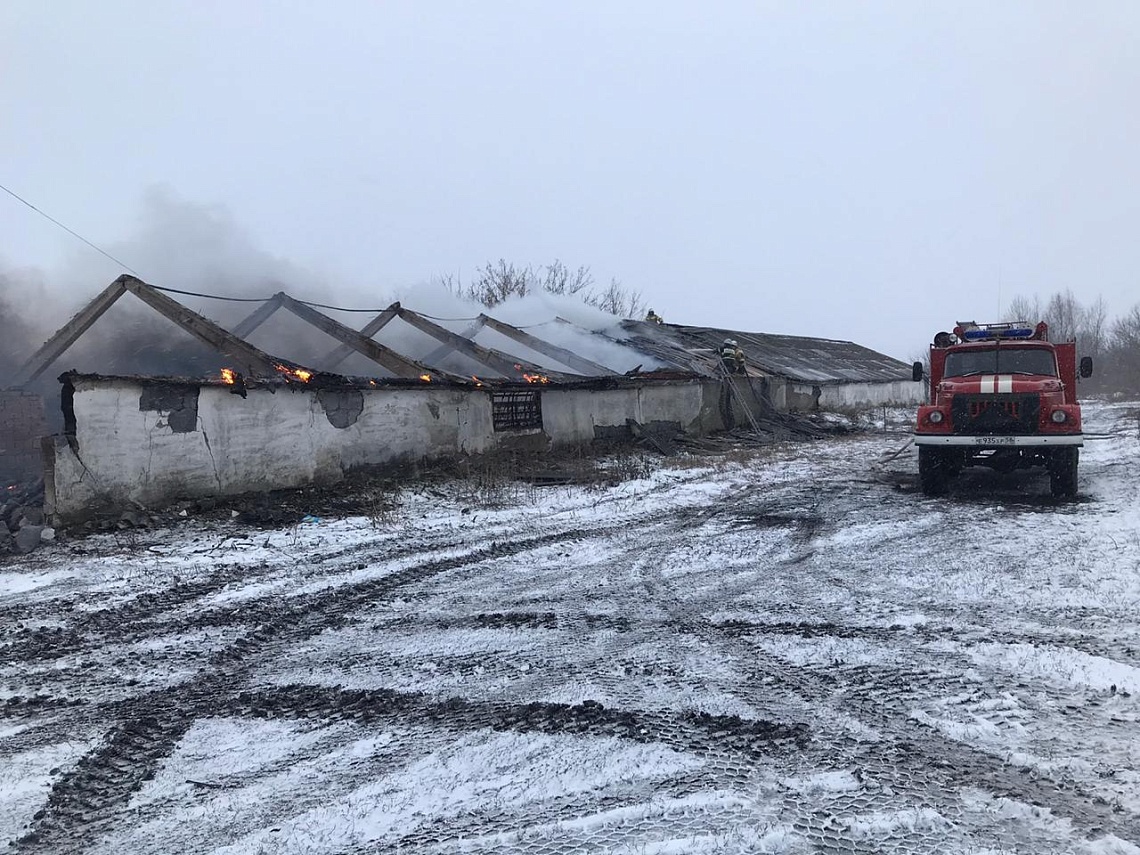 В Тамале полыхал склад