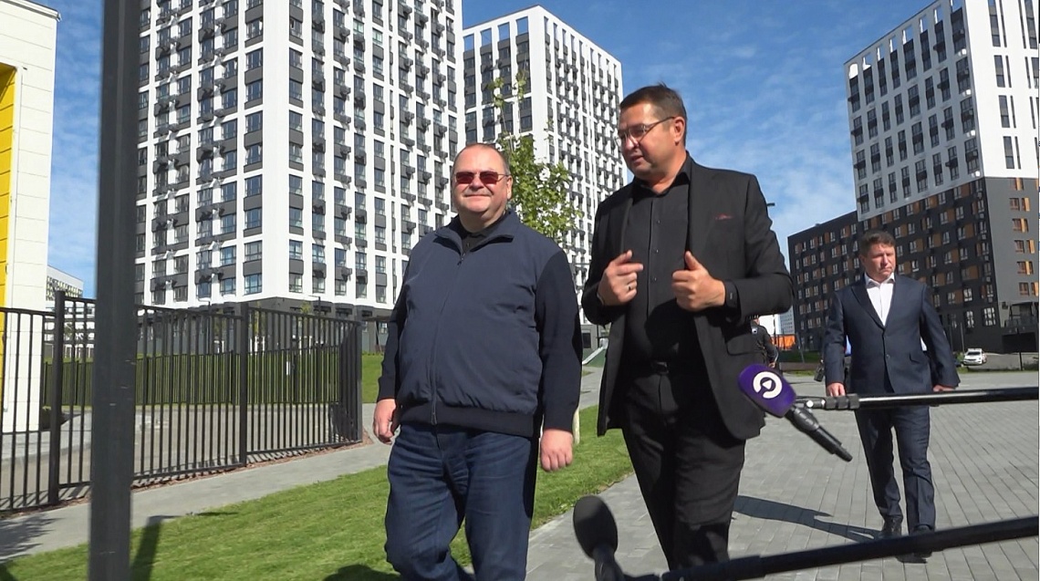 Губернатор Олег Мельниченко осмотрел новый ЖК «Апгрейд»