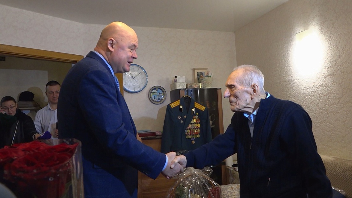 В Пензе со 100-летним юбилеем поздравили ветерана Великой Отечественной войны