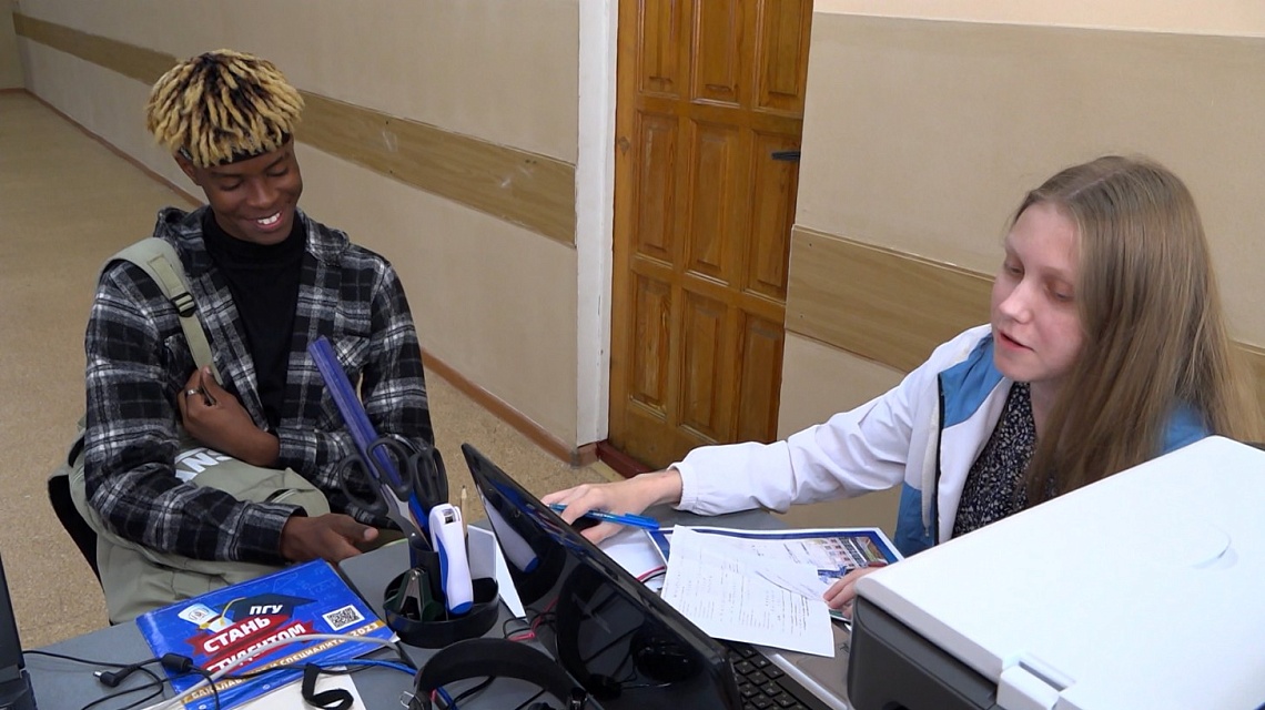 В Пензе иностранцы подали заявления в приемную комиссию ПГУ