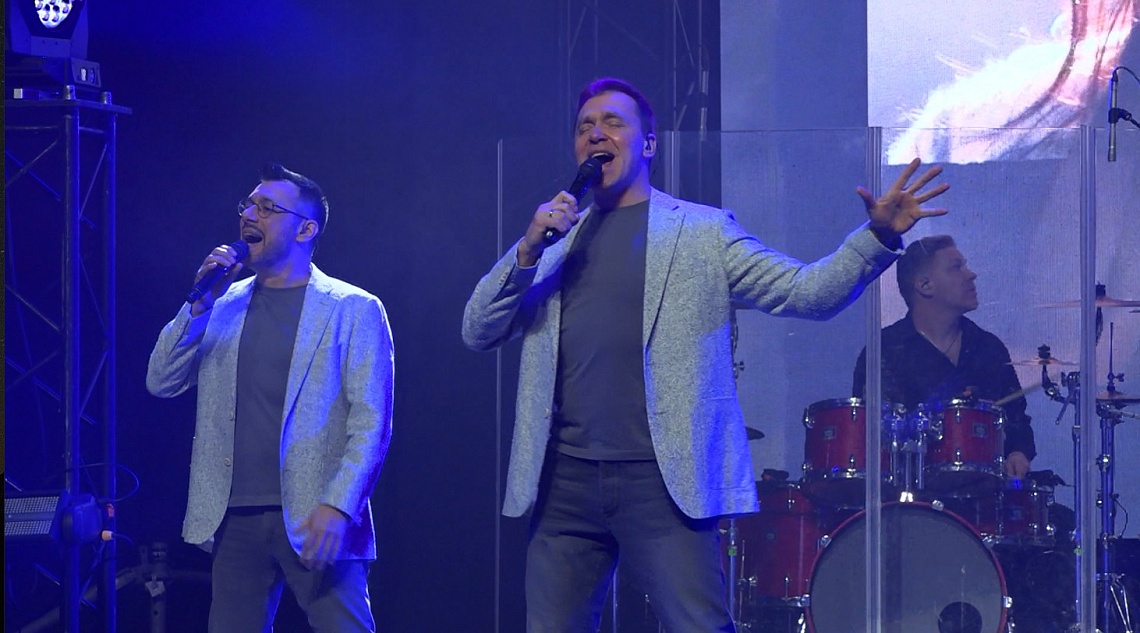 Олег Мельниченко и «Хор Турецкого» поздравили пензячек с наступающим 8 марта