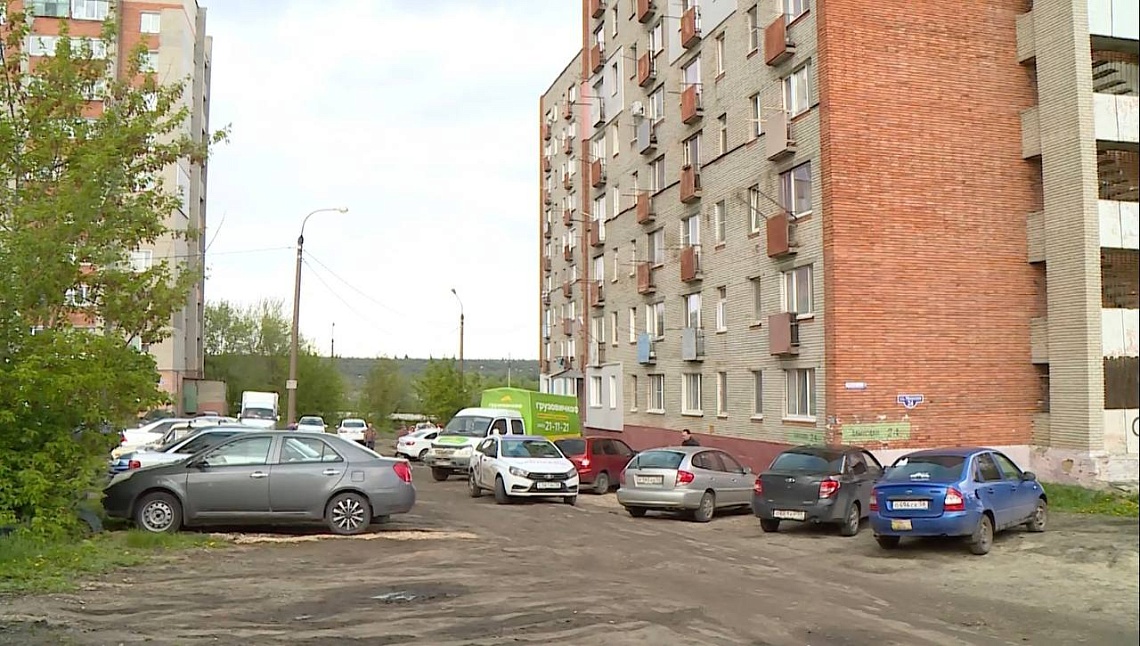 В Пензе на ул. Минской, 24, после замены теплосетей остался разрыт асфальт