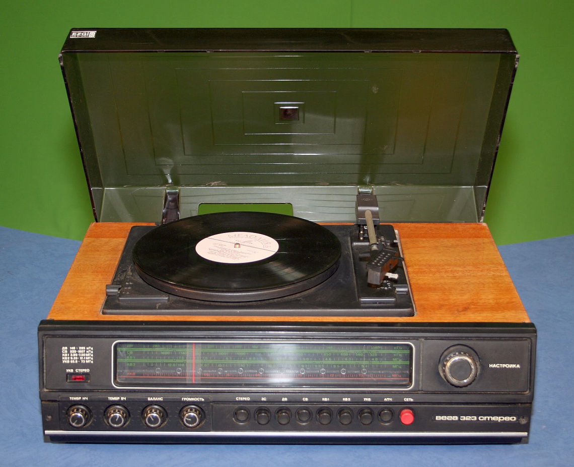 «Эху Пензы» подарили новый экспонат в будущий музей радио